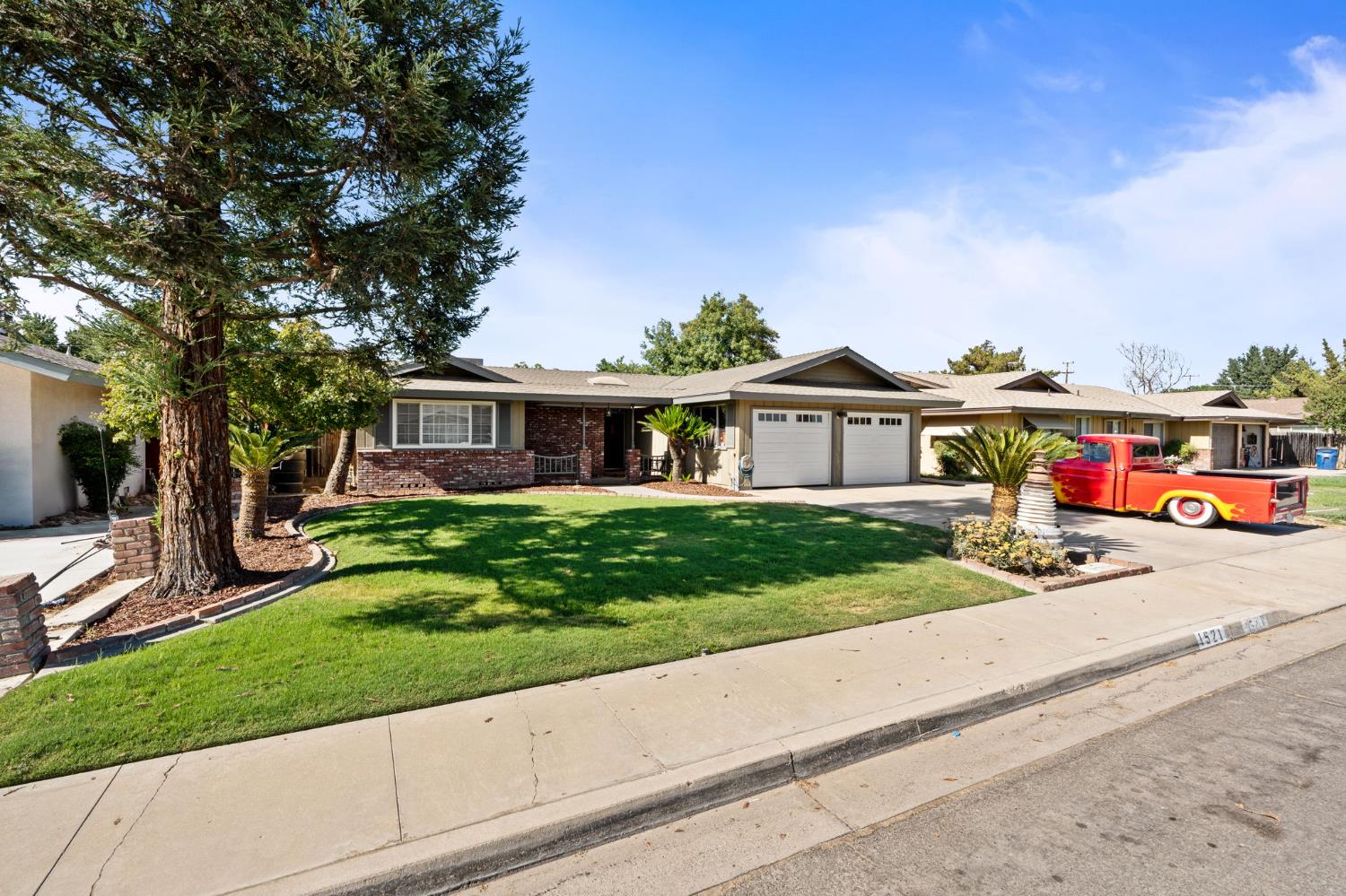 1521 Windsor Dr, Kingsburg, CA 93631