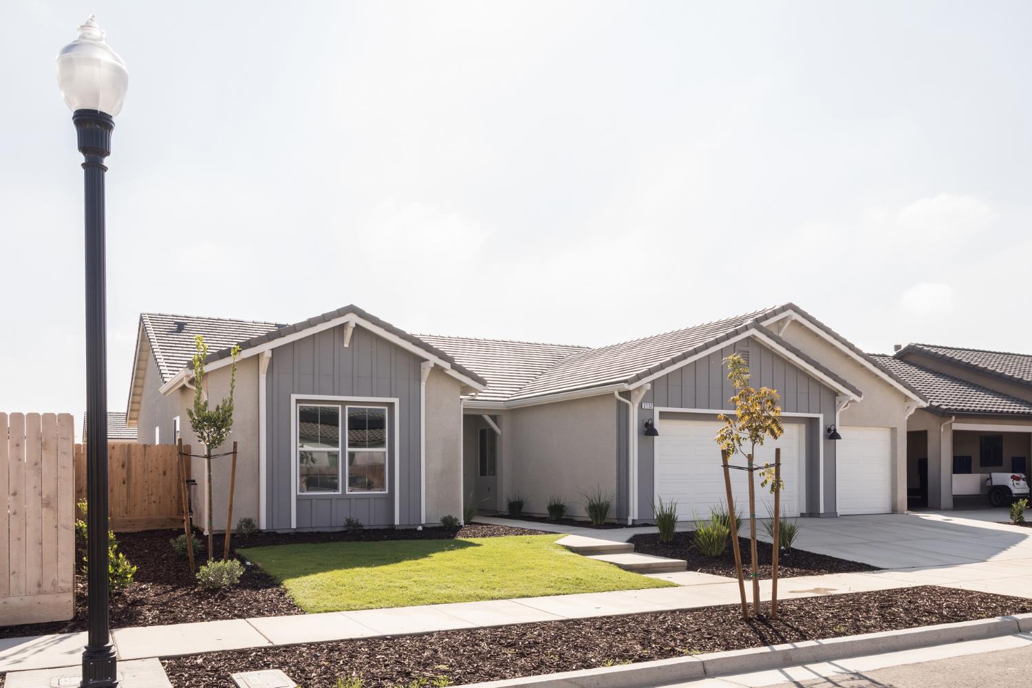 2112 Daffodil St, Kingsburg, CA 93631