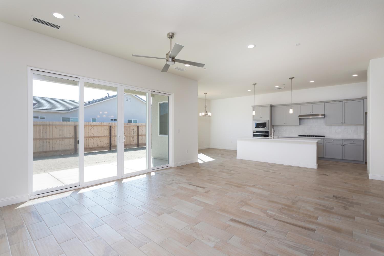 2112 Daffodil St, Kingsburg, CA 93631