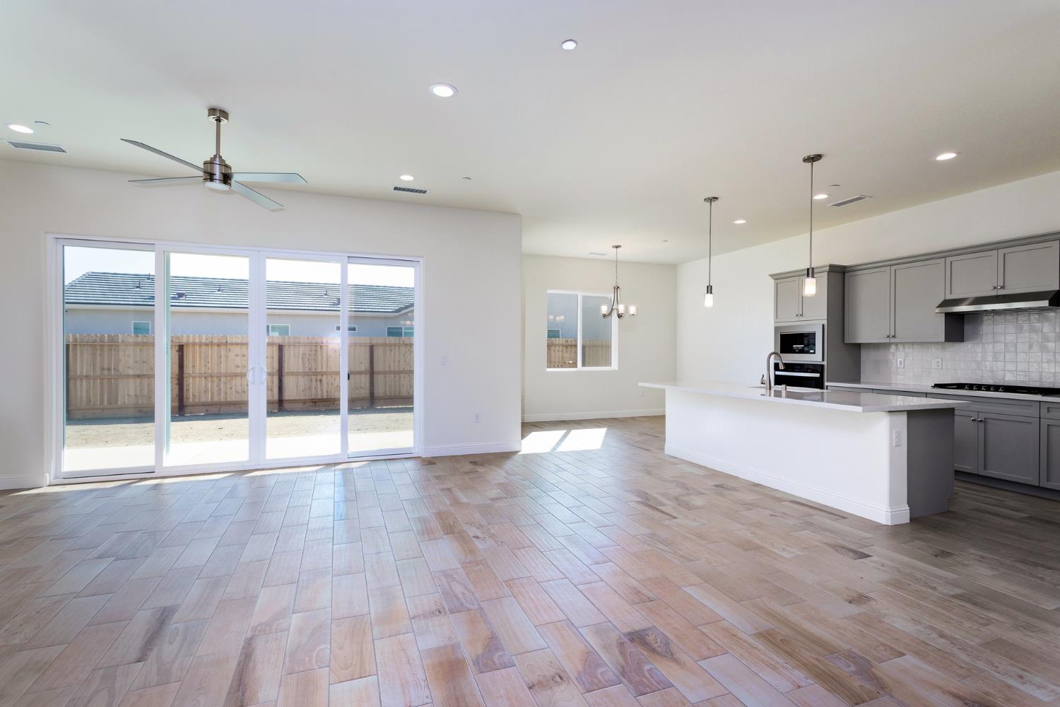 2112 Daffodil St, Kingsburg, CA 93631