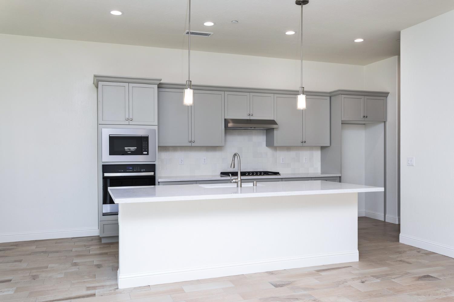 2112 Daffodil St, Kingsburg, CA 93631