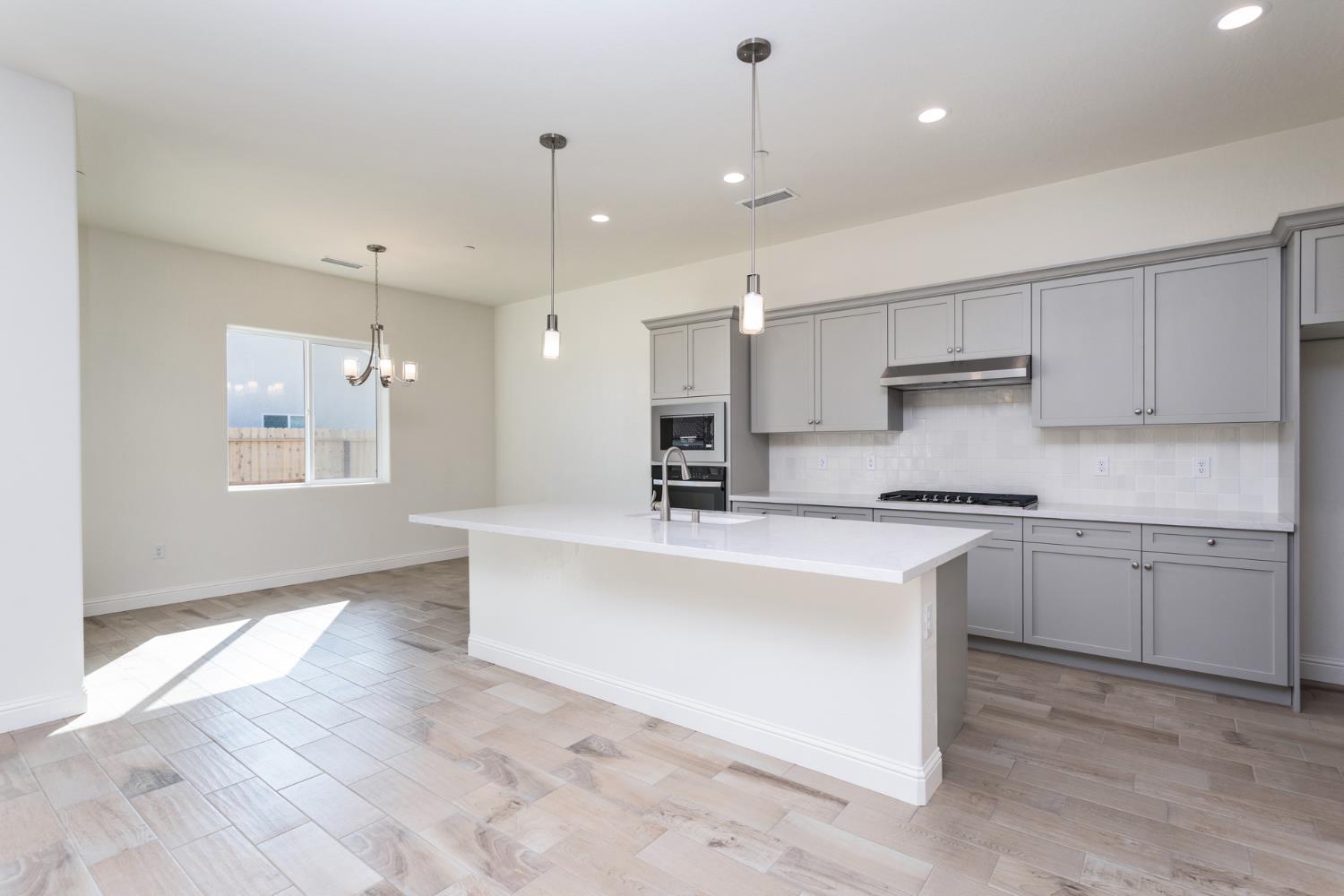 2112 Daffodil St, Kingsburg, CA 93631