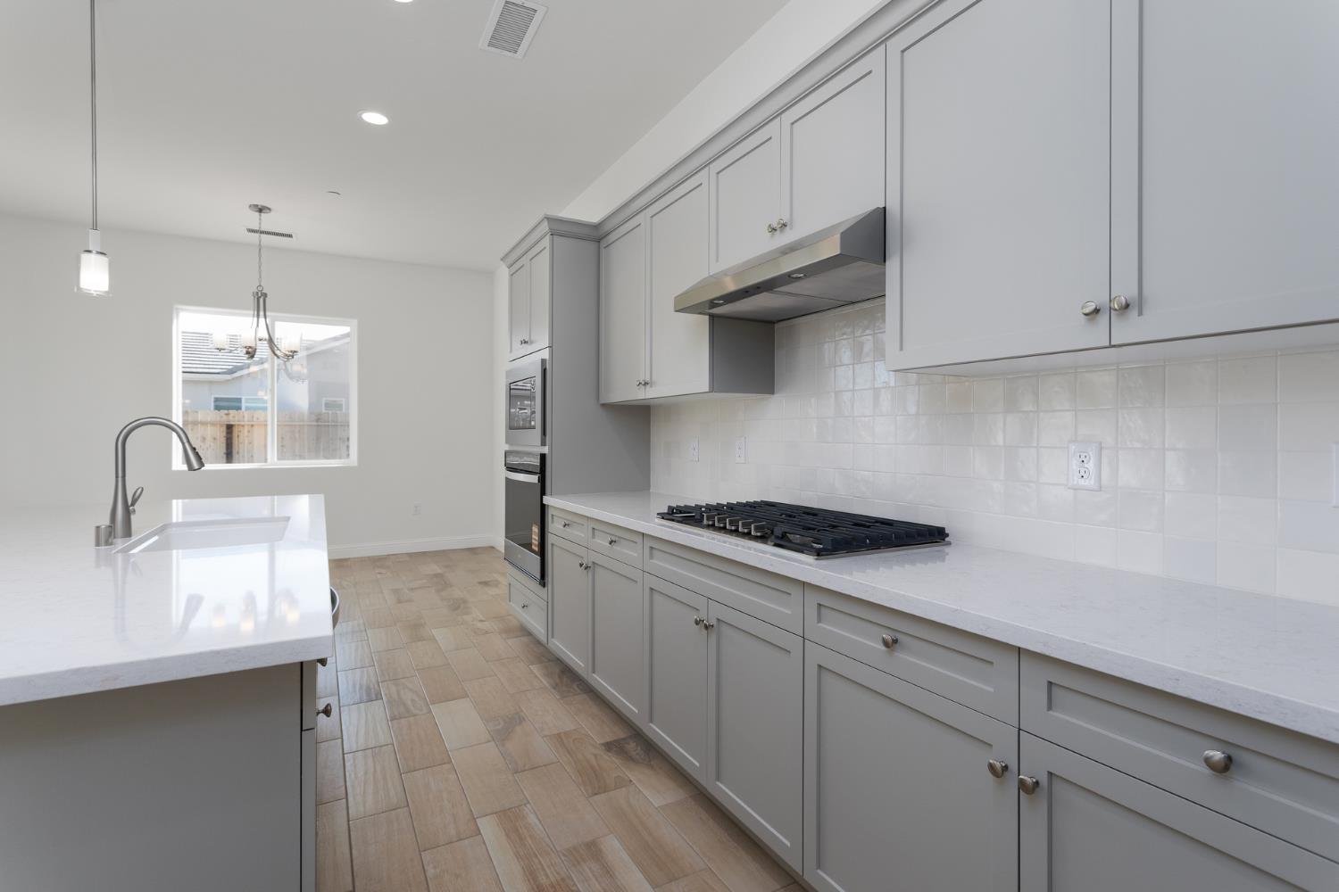 2112 Daffodil St, Kingsburg, CA 93631