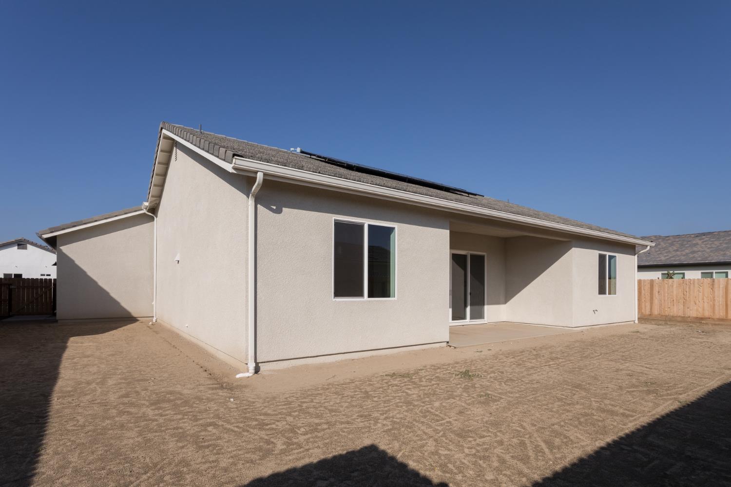 2112 Daffodil St, Kingsburg, CA 93631