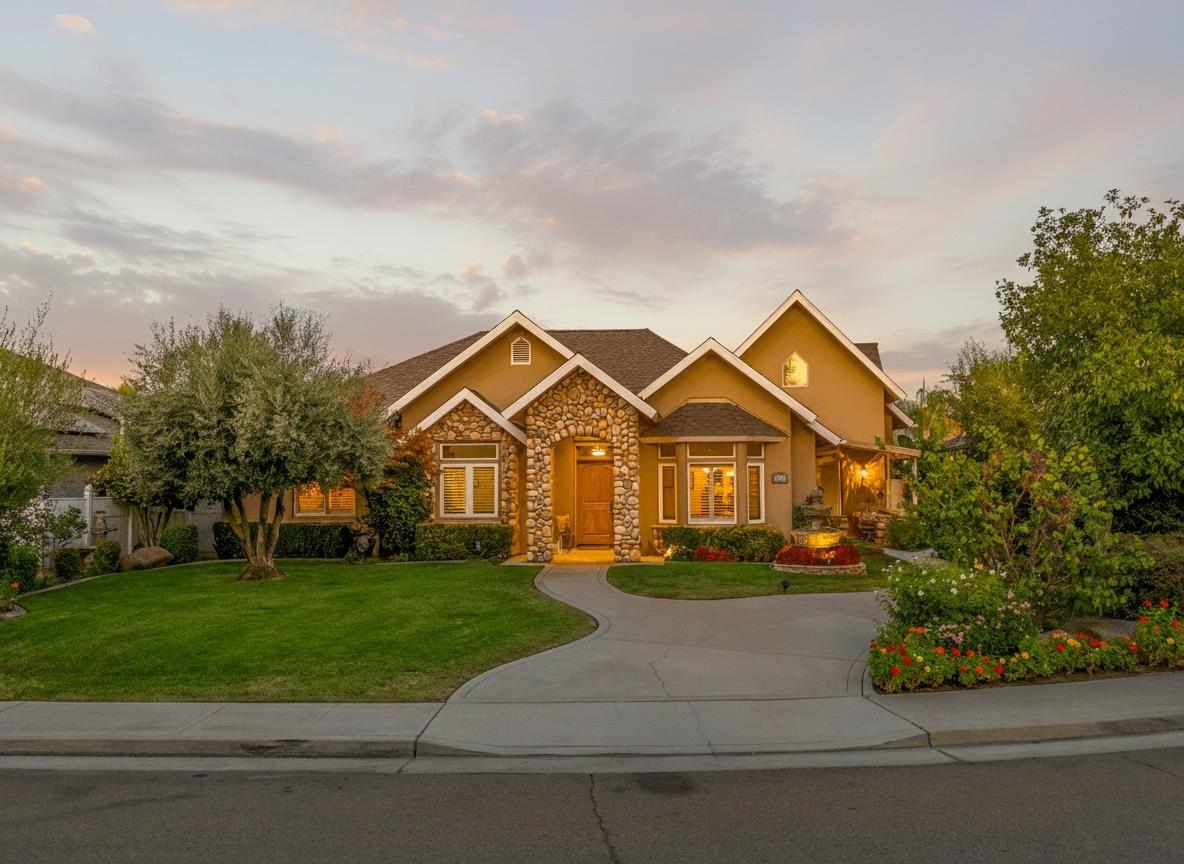 2382 20Th Ave, Kingsburg, CA 93631