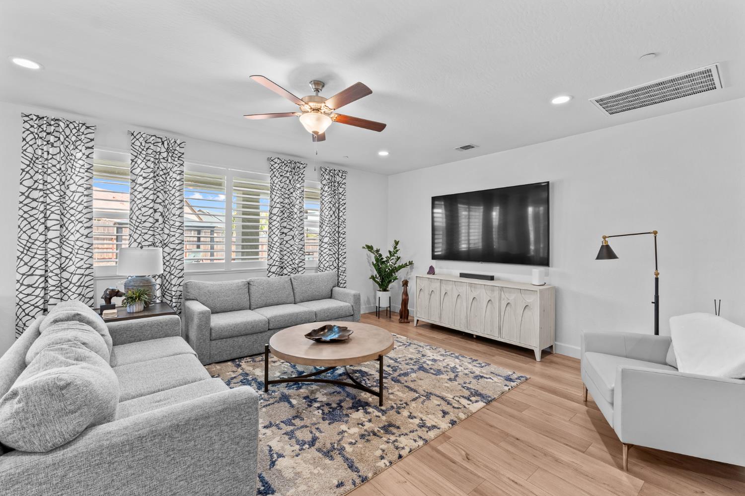 801 Howard St, Kingsburg, CA 93631