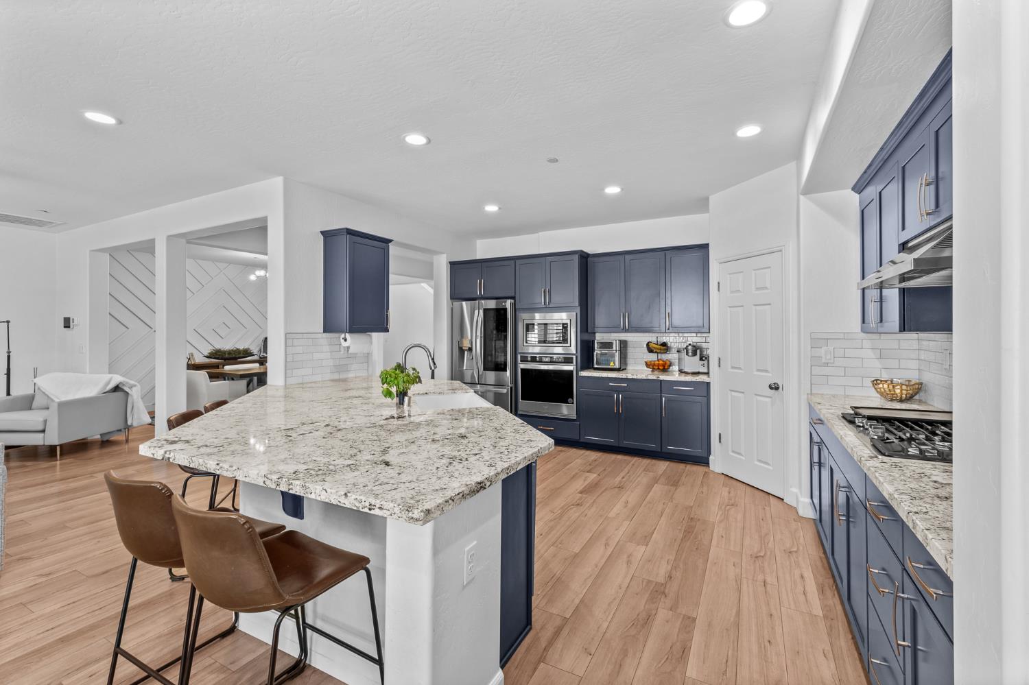 801 Howard St, Kingsburg, CA 93631
