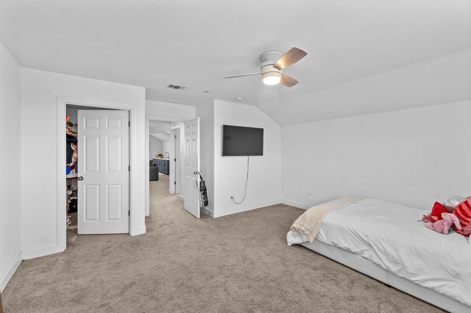 801 Howard St, Kingsburg, CA 93631