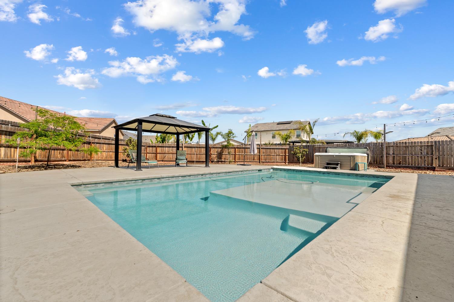 801 Howard St, Kingsburg, CA 93631