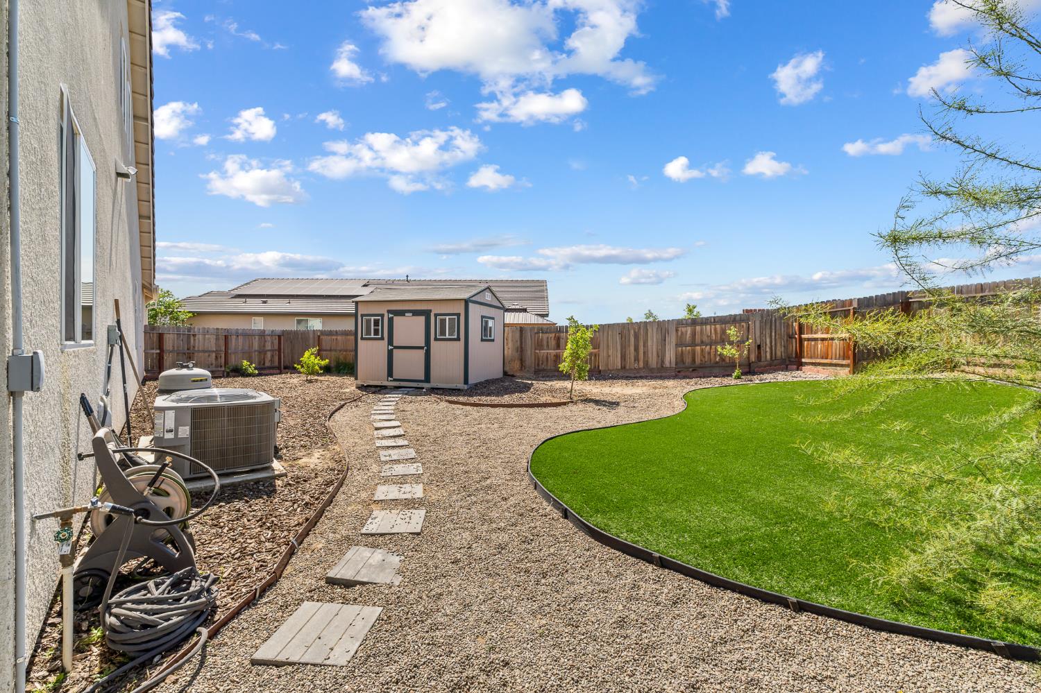 801 Howard St, Kingsburg, CA 93631