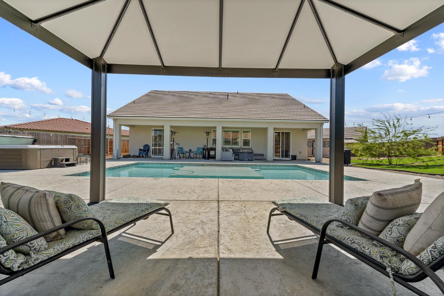 801 Howard St, Kingsburg, CA 93631
