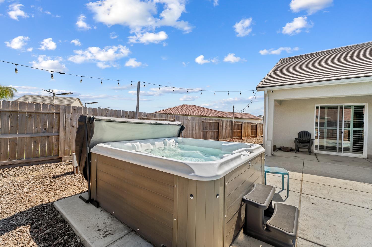 801 Howard St, Kingsburg, CA 93631