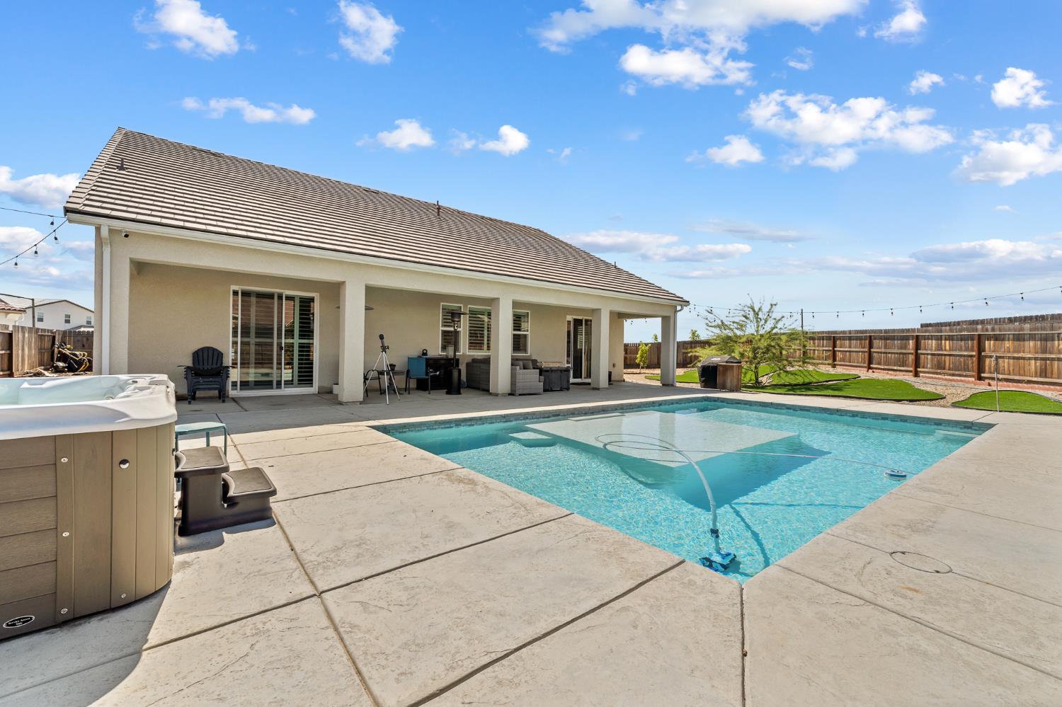 801 Howard St, Kingsburg, CA 93631