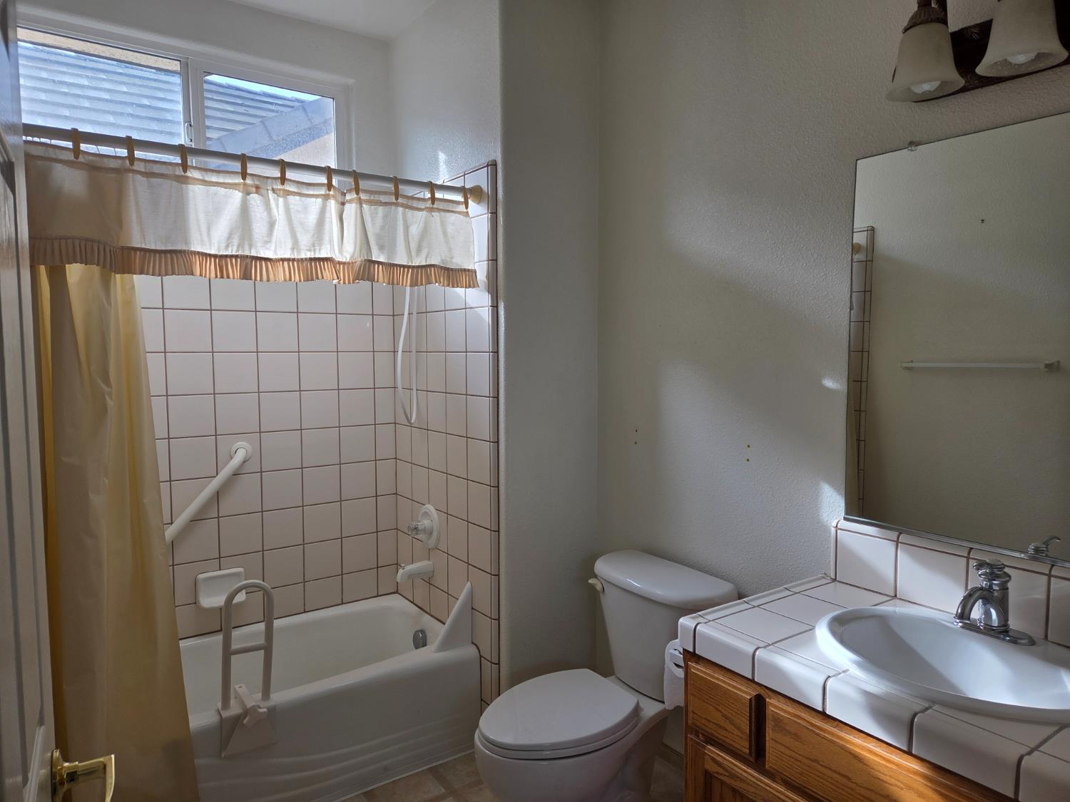 2300 Sierra St #103, Kingsburg, CA 93631