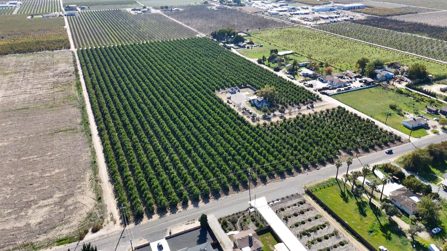 12647 E Clarkson Ave, Kingsburg, CA 93631