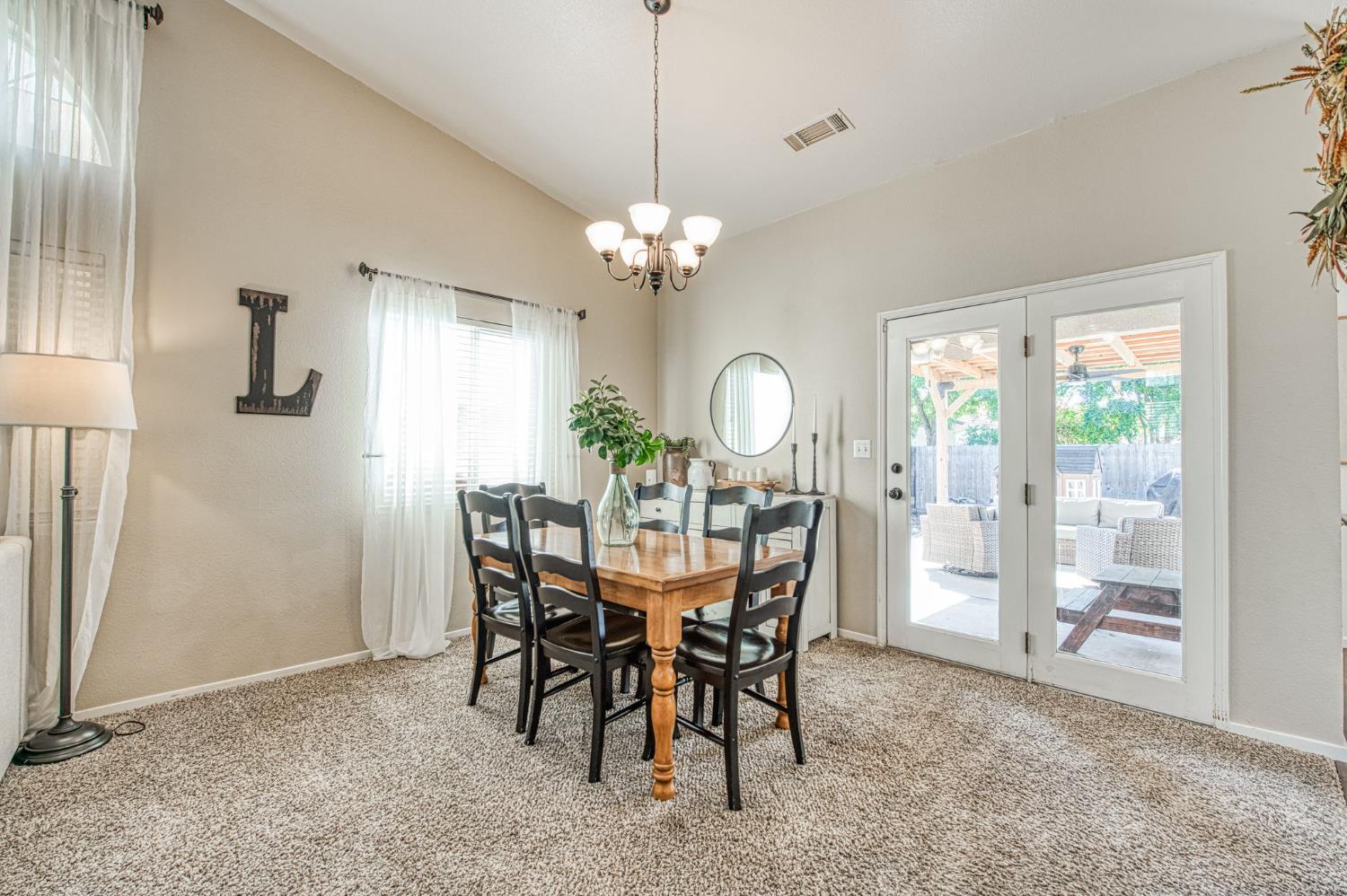 132 Forest Dr, Kingsburg, CA 93631