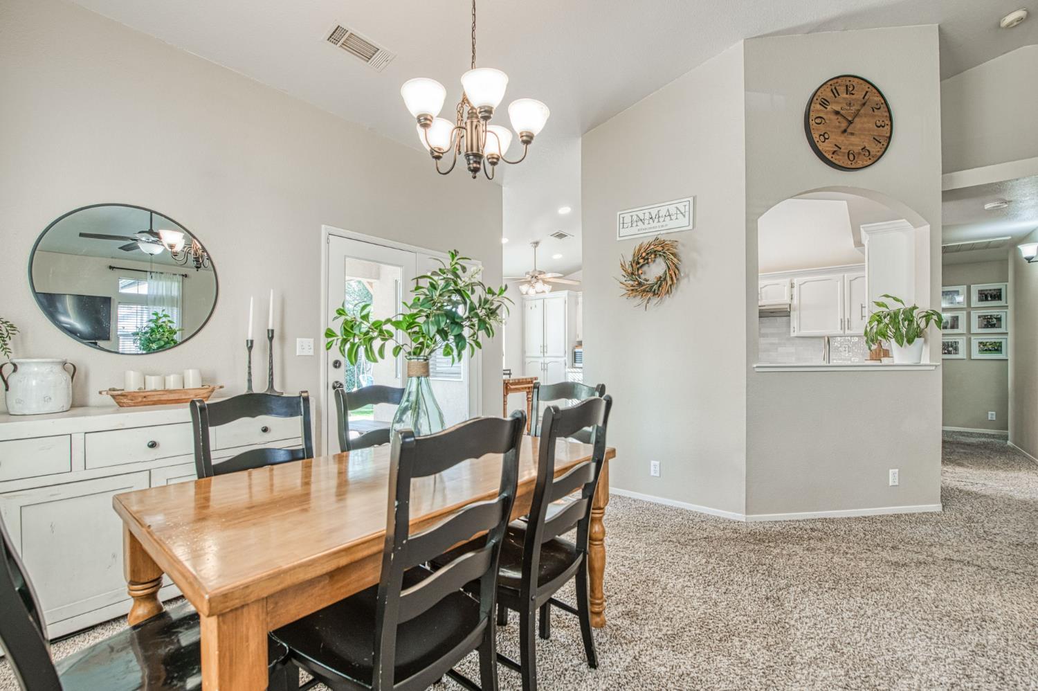 132 Forest Dr, Kingsburg, CA 93631