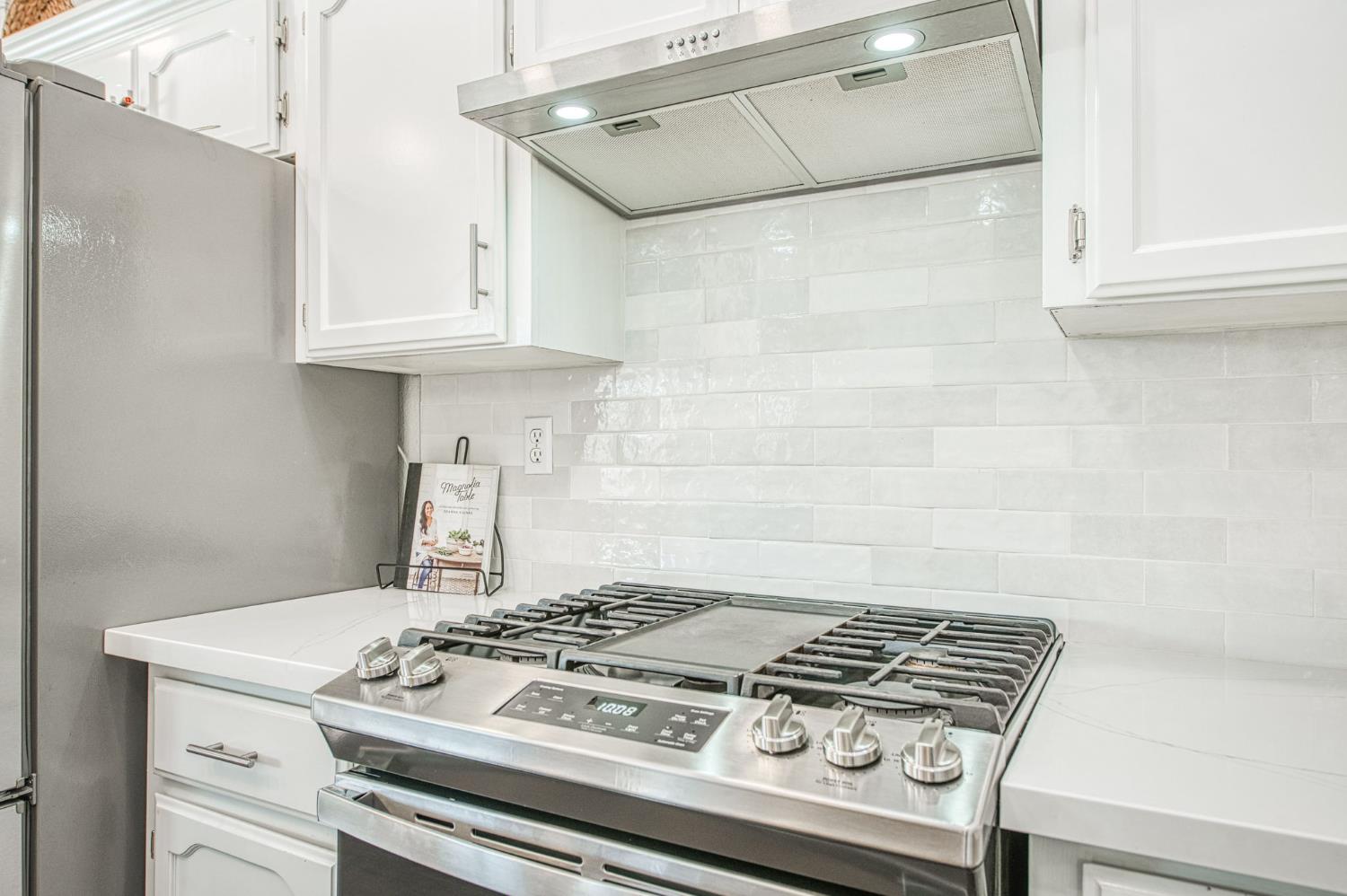 132 Forest Dr, Kingsburg, CA 93631