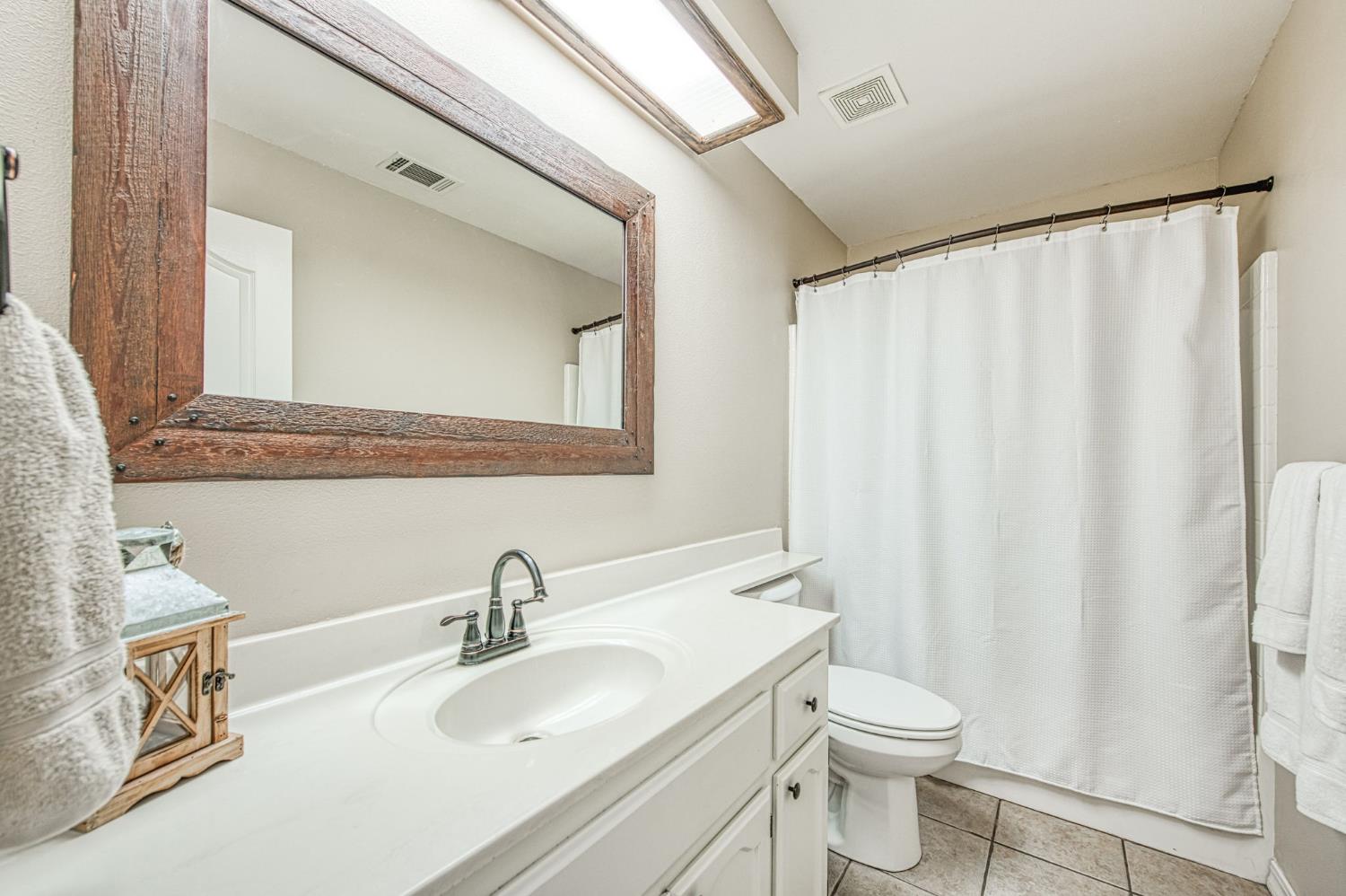 132 Forest Dr, Kingsburg, CA 93631