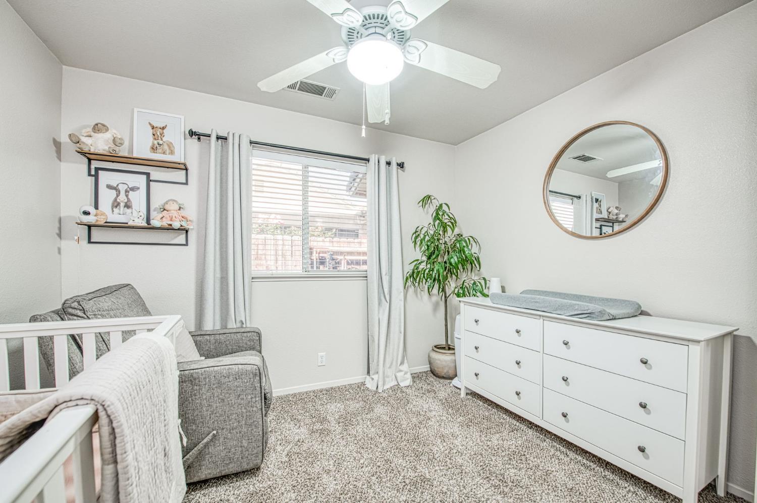 132 Forest Dr, Kingsburg, CA 93631