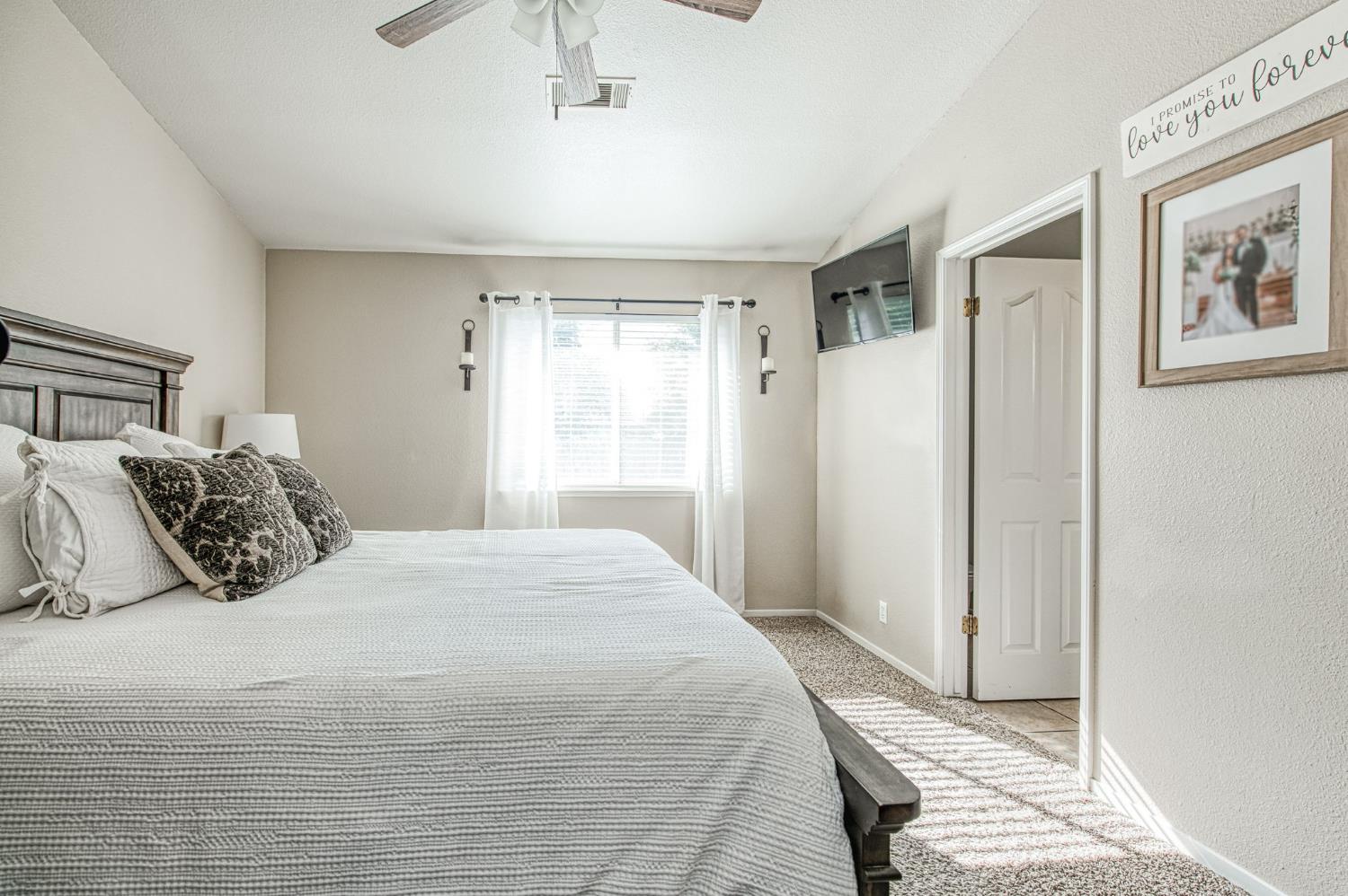 132 Forest Dr, Kingsburg, CA 93631