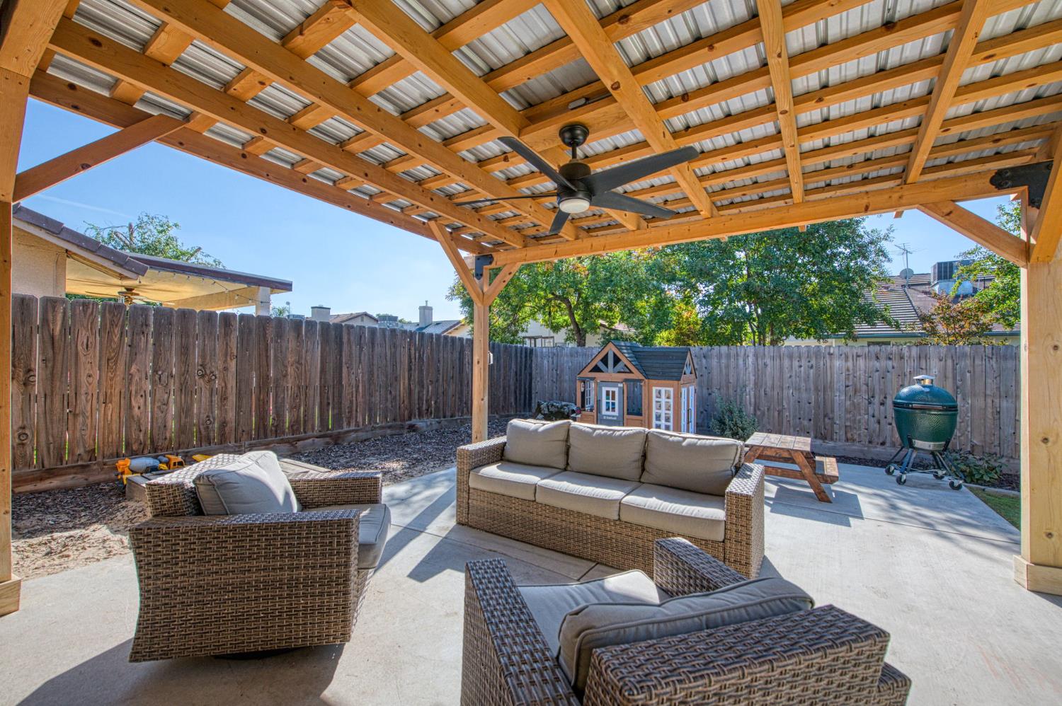 132 Forest Dr, Kingsburg, CA 93631