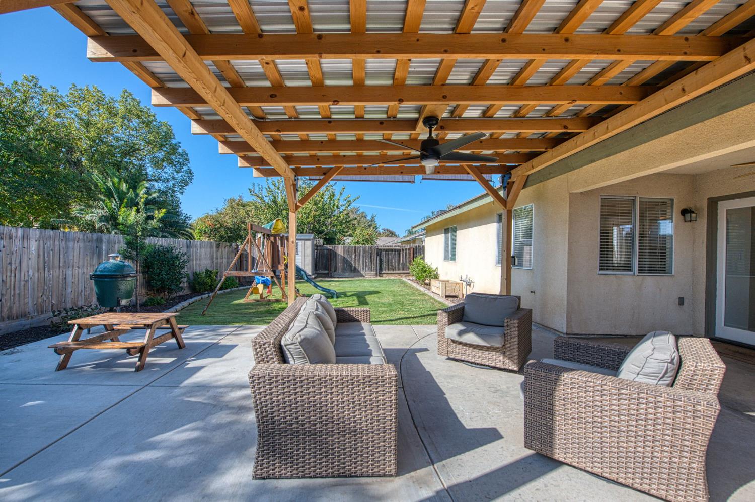 132 Forest Dr, Kingsburg, CA 93631