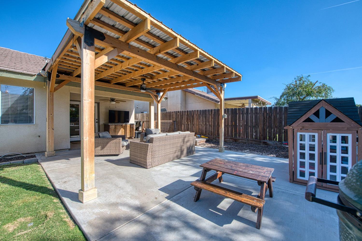 132 Forest Dr, Kingsburg, CA 93631