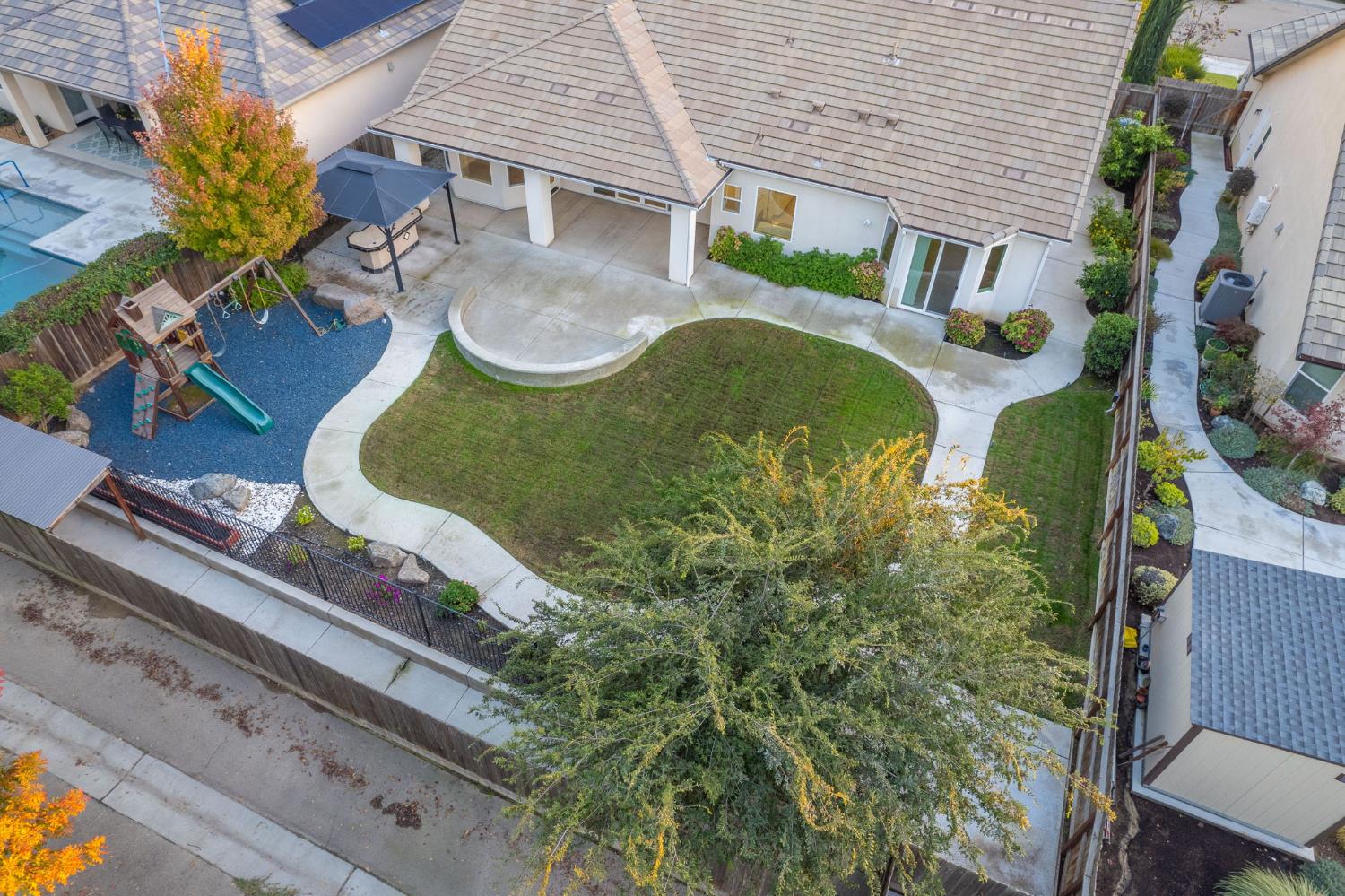 2115 Sophia Ln, Kingsburg, CA 93631