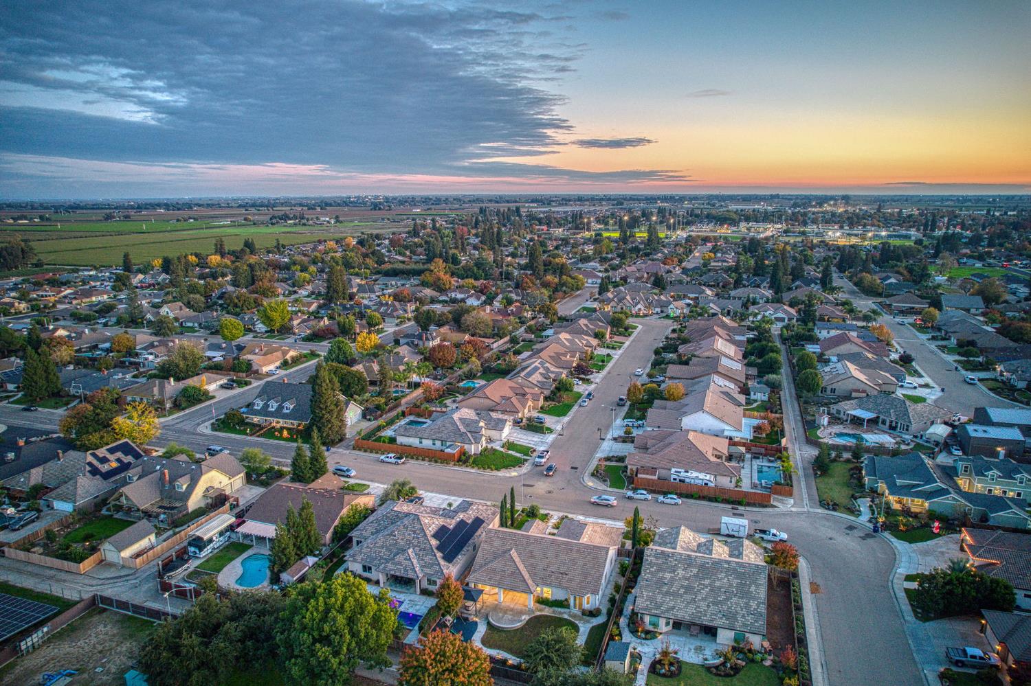 2115 Sophia Ln, Kingsburg, CA 93631