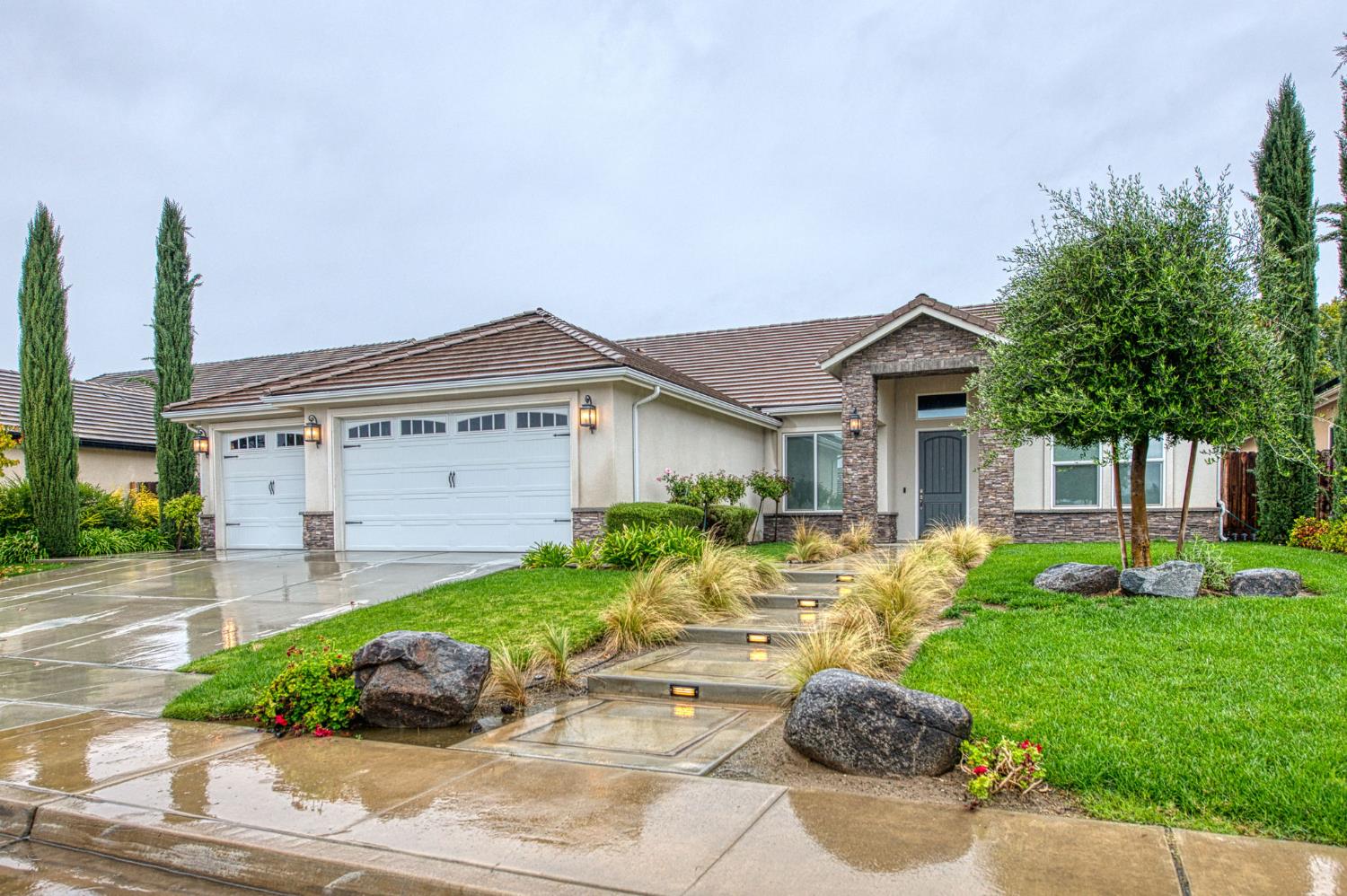2115 Sophia Ln, Kingsburg, CA 93631