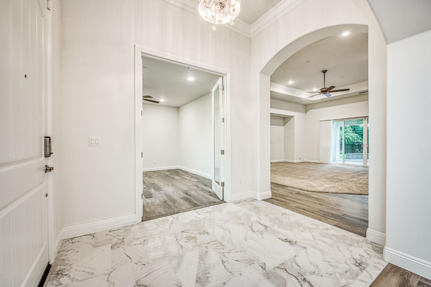 2115 Sophia Ln, Kingsburg, CA 93631