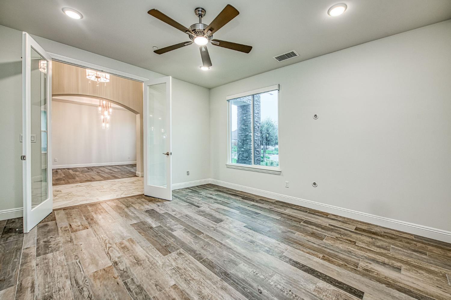 2115 Sophia Ln, Kingsburg, CA 93631