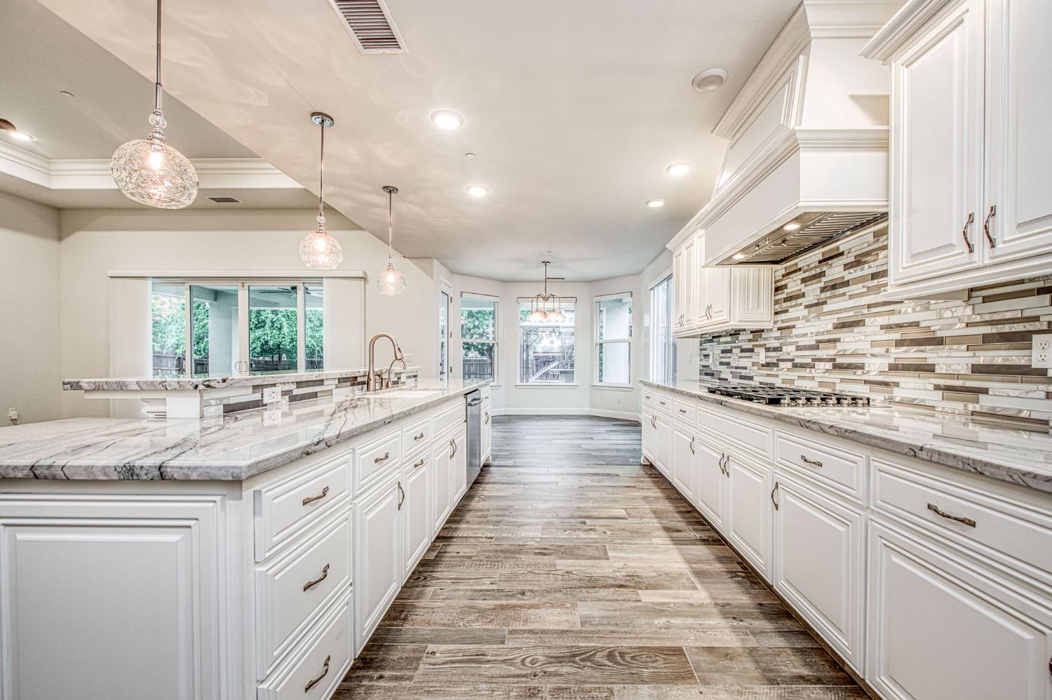 2115 Sophia Ln, Kingsburg, CA 93631