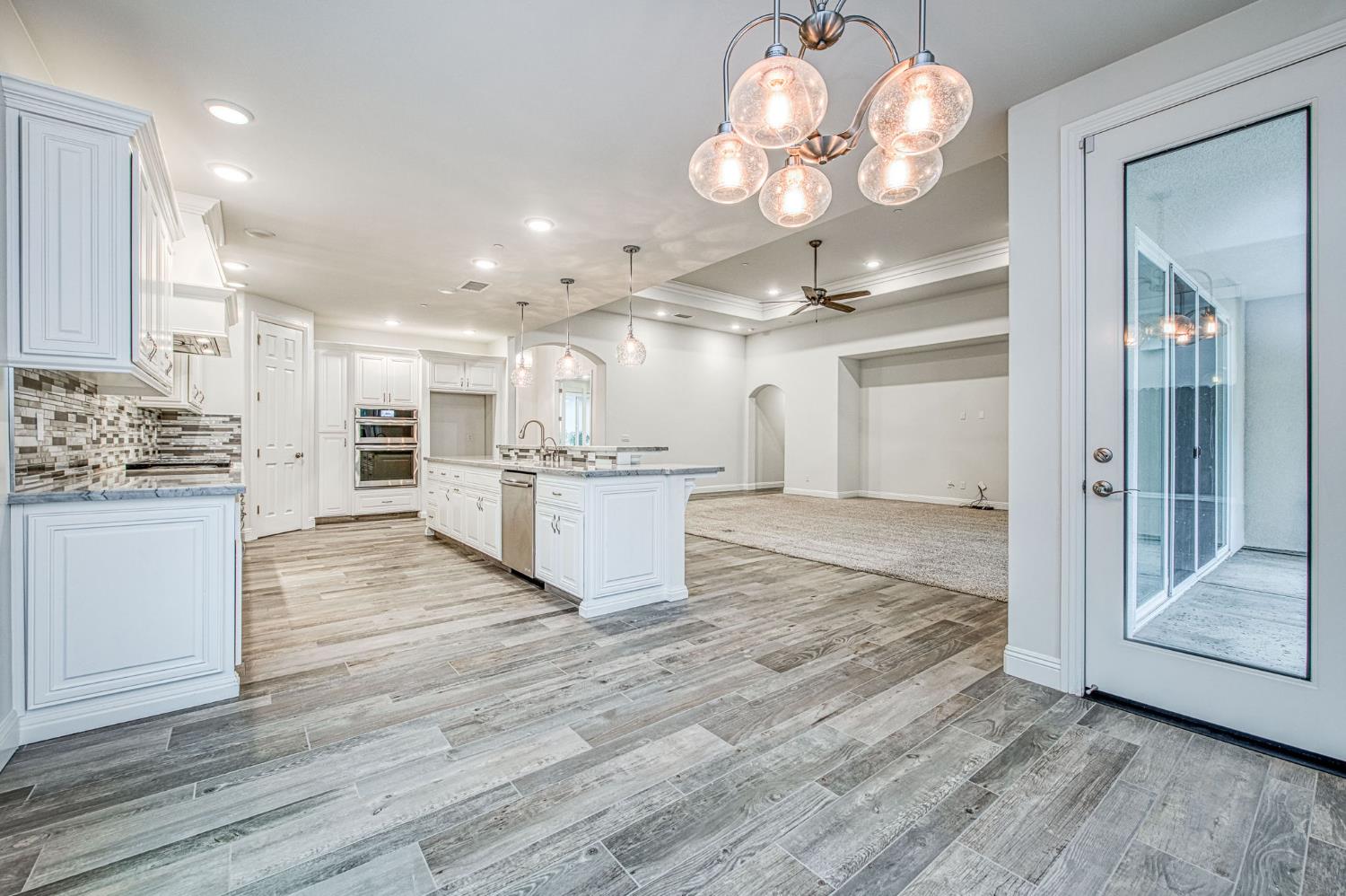 2115 Sophia Ln, Kingsburg, CA 93631