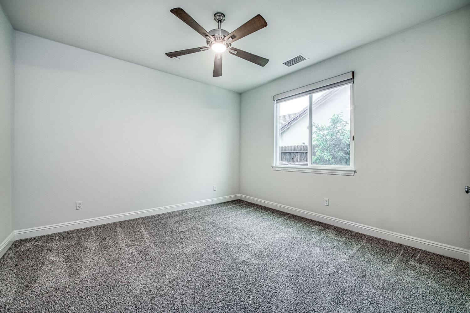 2115 Sophia Ln, Kingsburg, CA 93631