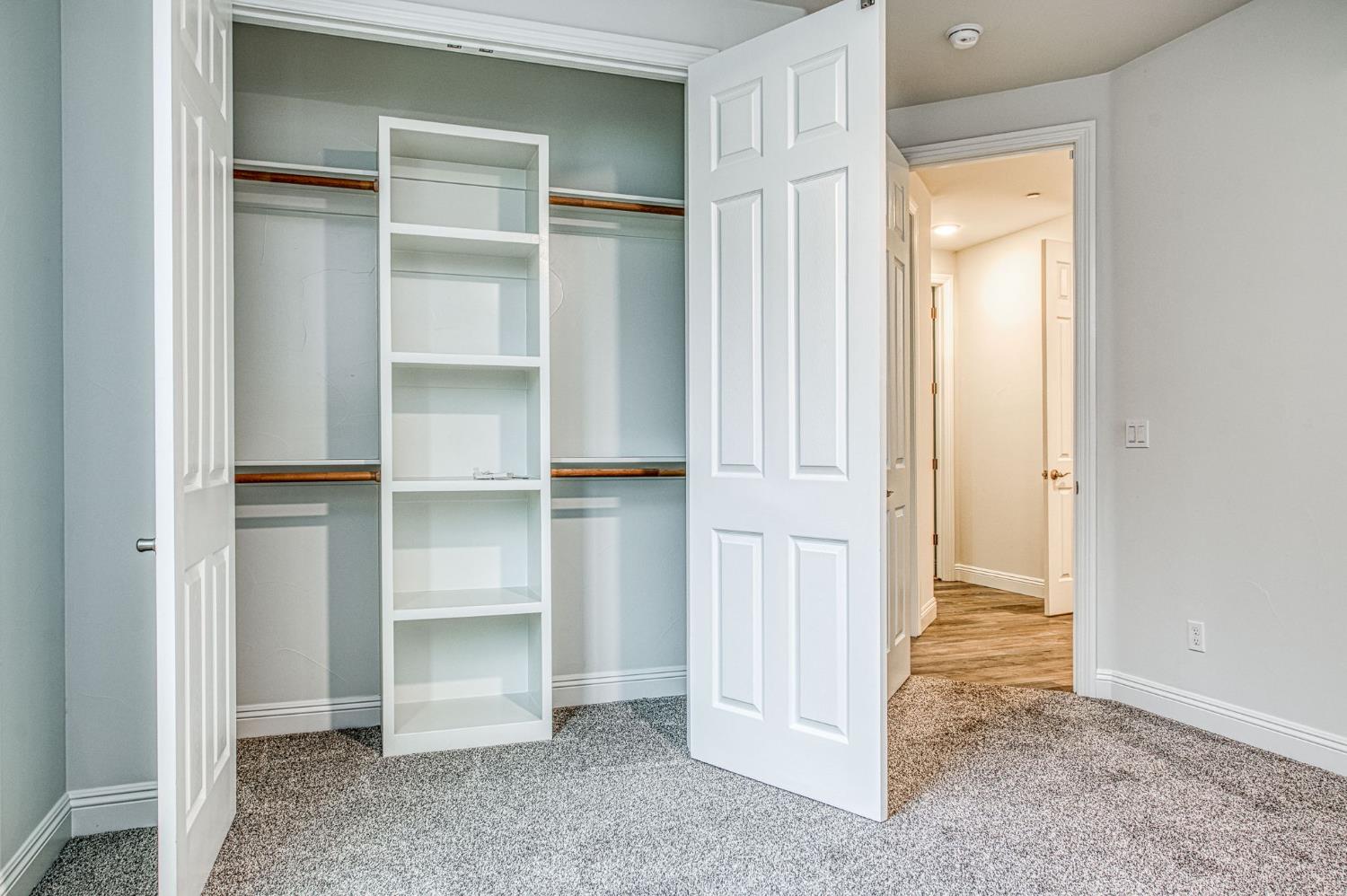 2115 Sophia Ln, Kingsburg, CA 93631