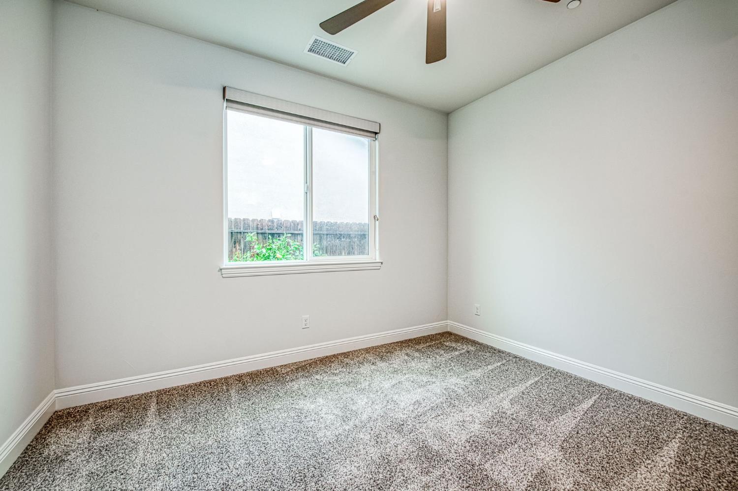 2115 Sophia Ln, Kingsburg, CA 93631