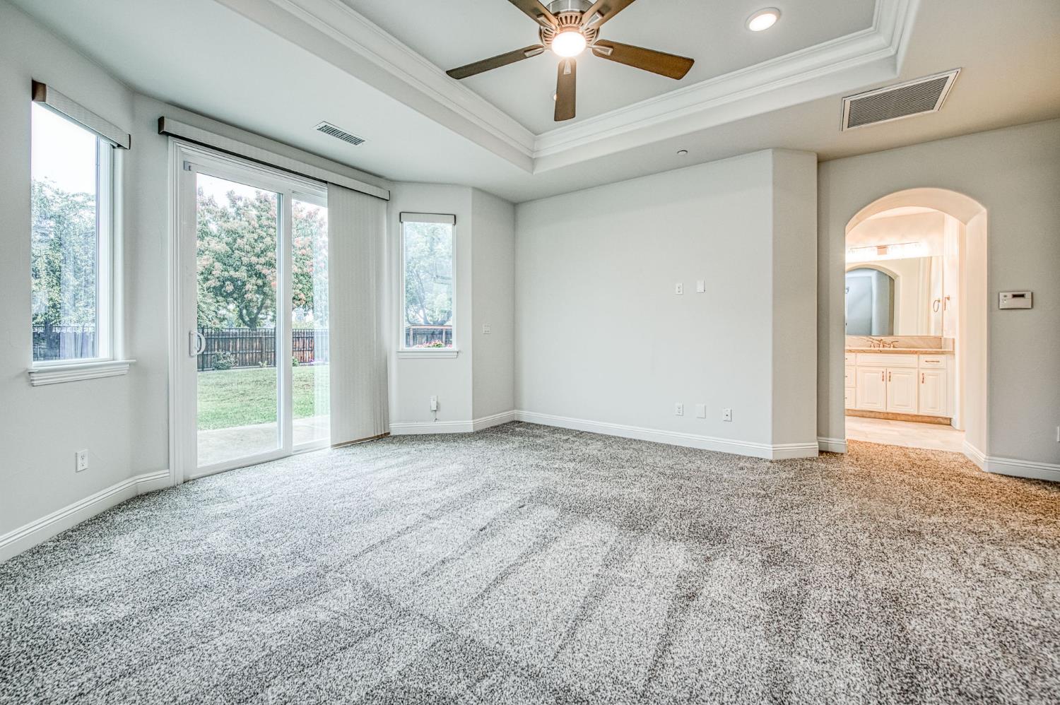 2115 Sophia Ln, Kingsburg, CA 93631