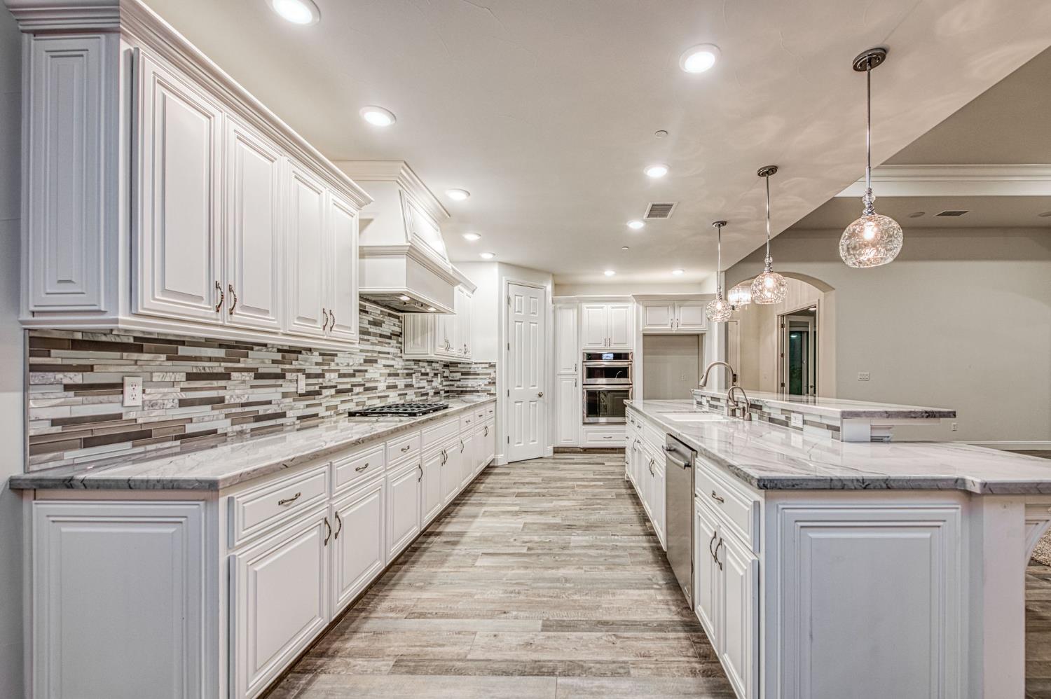 2115 Sophia Ln, Kingsburg, CA 93631