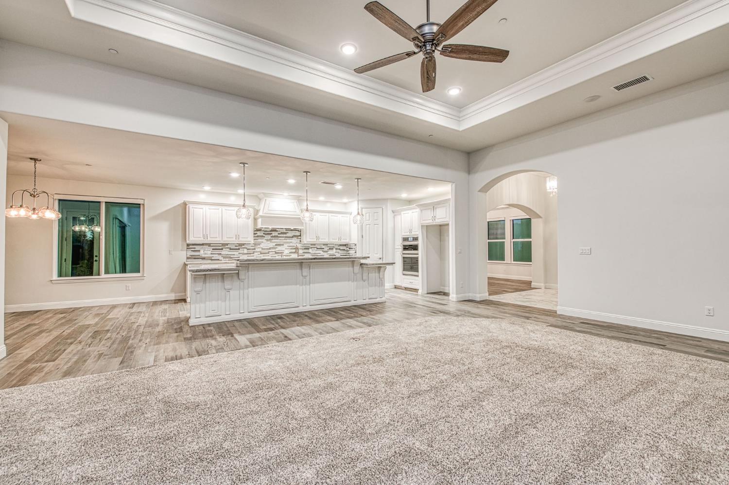 2115 Sophia Ln, Kingsburg, CA 93631