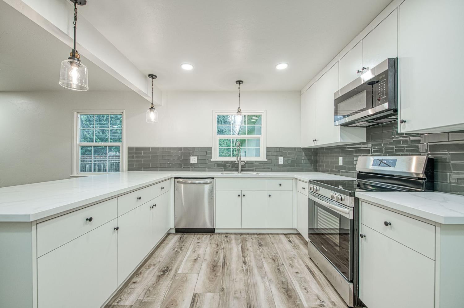 2528 16Th Ave, Kingsburg, CA 93631