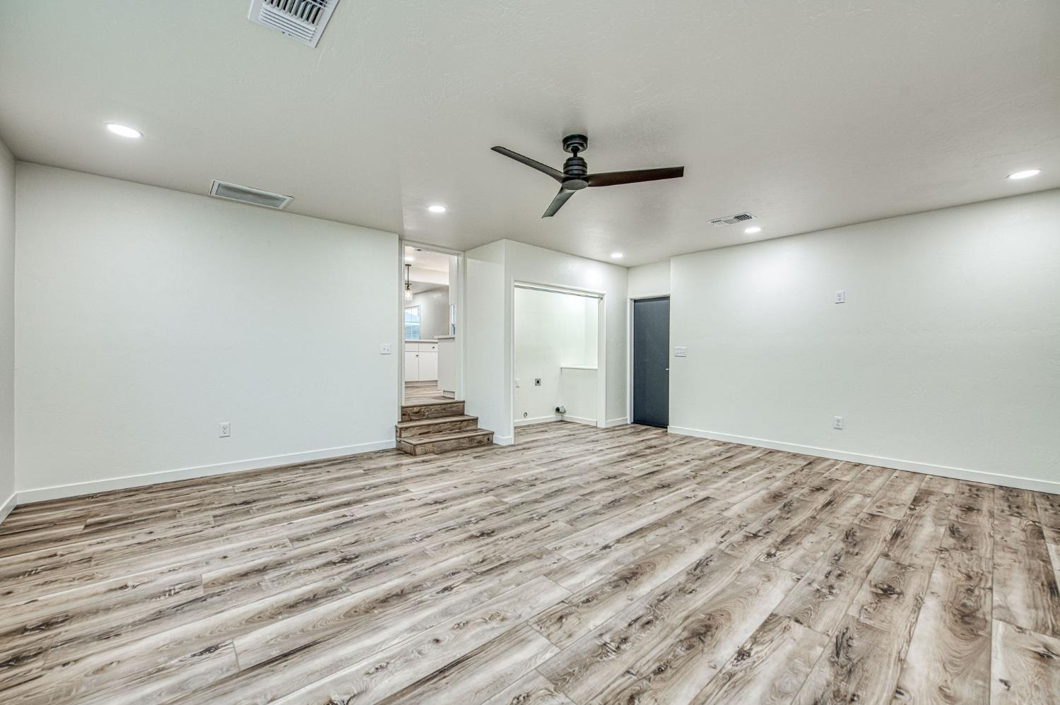 2528 16Th Ave, Kingsburg, CA 93631