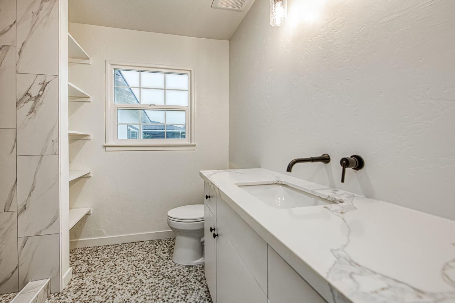 2528 16Th Ave, Kingsburg, CA 93631