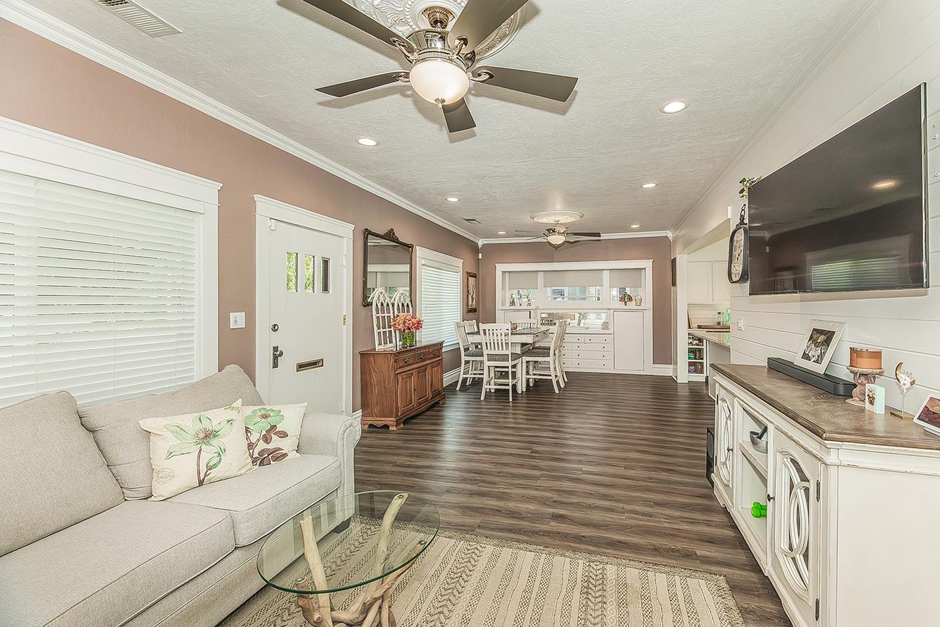 2233 14th Ave, Kingsburg, CA 93631