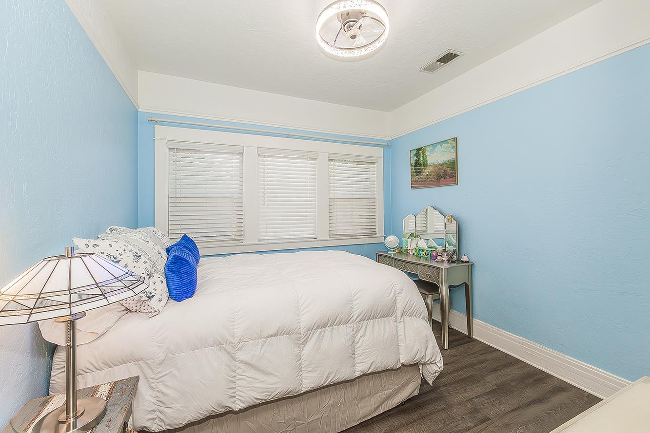 2233 14th Ave, Kingsburg, CA 93631