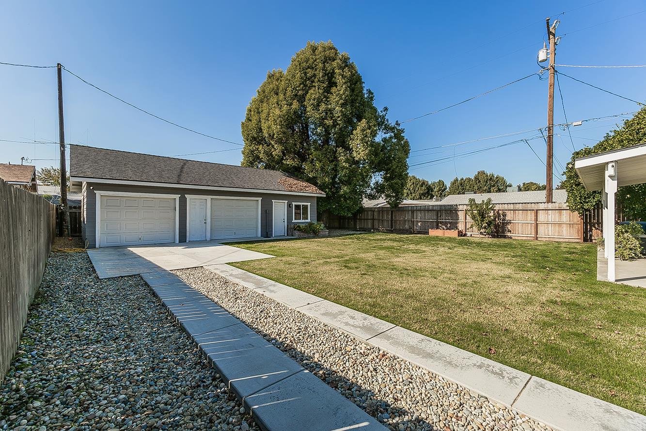 2233 14th Ave, Kingsburg, CA 93631