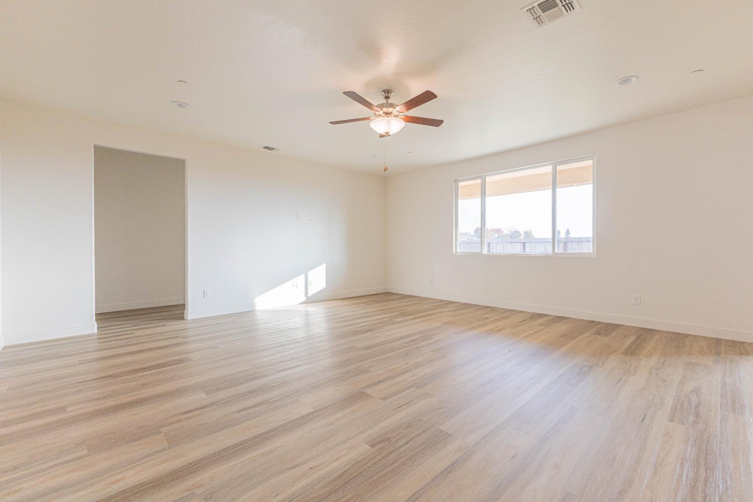 782 Skansen St, Kingsburg, CA 93631