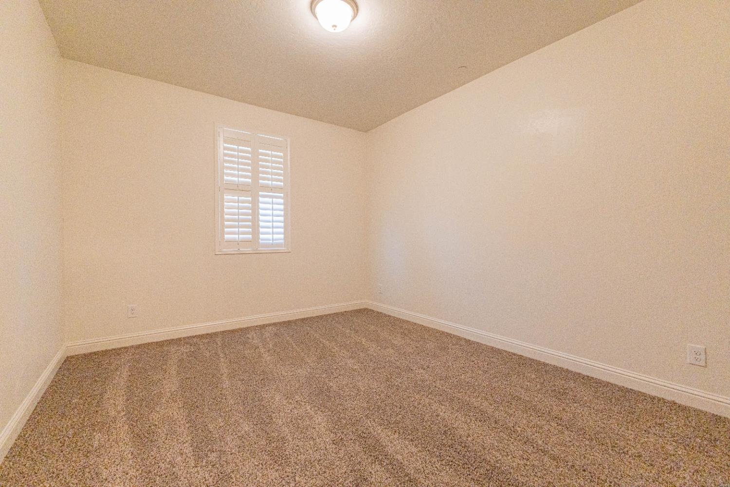 782 Skansen St, Kingsburg, CA 93631