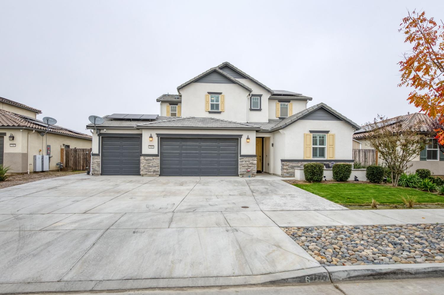 763 Howard St, Kingsburg, CA 93631